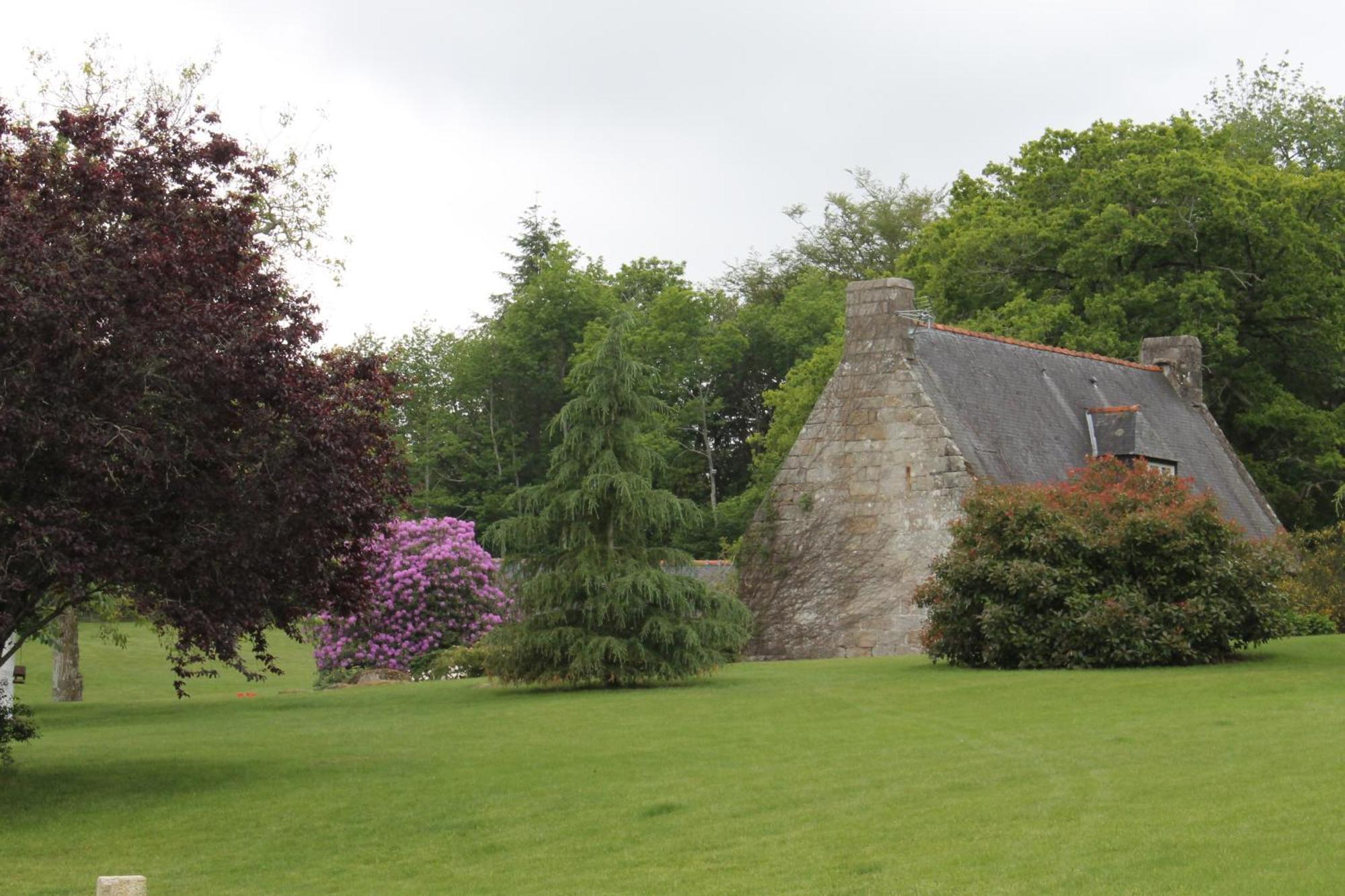 Manoir De Kerangosquer Bed & Breakfast Pont-Aven Exterior photo